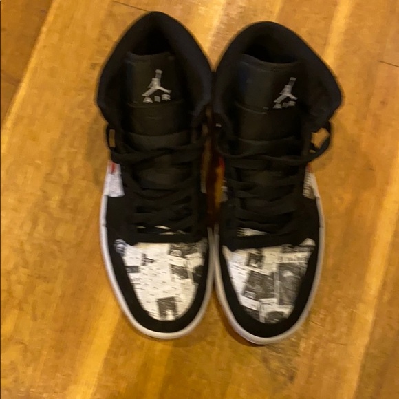 Air Jordon 1 Mid SE “Newspaper Air Times” - Picture 2 of 4